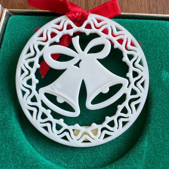 Vintage Lenox Porcelain Yuletide Collection Christmas Bells Ornament New - Picture 2 of 5